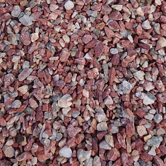 Granulat couleur, calcaire marbré rosé vendu et livré en fonction des quantités commandées par Garcia Granulats en Haute Garonne et en Ariège