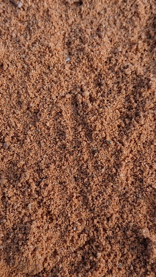 sable roulé ocre de granulométrie 0/2 pour aménagement de plage - vente et livraison selon quantité par Garcia Granulats